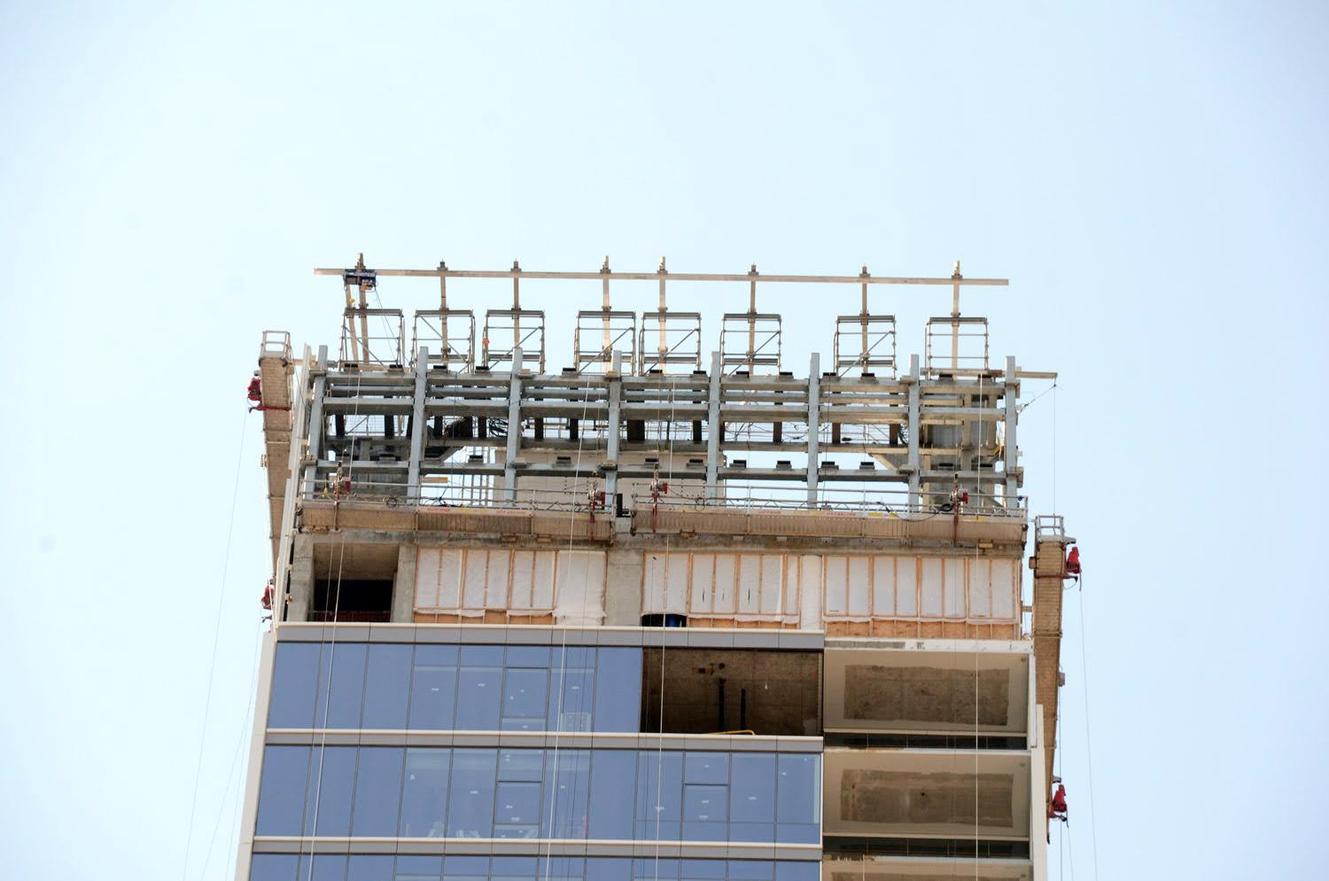 Bee-Access-superior-scaffold-suspended-scaffold-new-construction-windows-glass-monorail-pa-philadelphia-5367.jpg